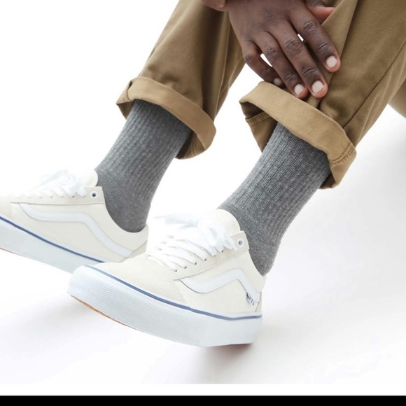 Vans - Picture 3 of 7